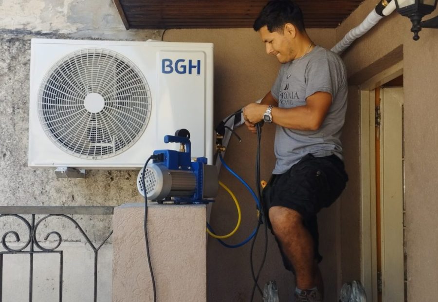 Instalación de aire acondicionado en pared antigua, CABA: detalle 2